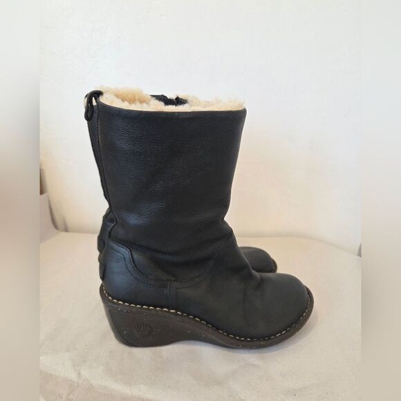 UGG Hartley Boots Mid Calf Black Sheepskin Leather Sherpa Lined Wedge Heel 8 - Picture 5 of 11